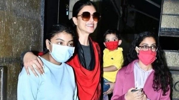 2 बेटियों के बाद सुष्मिता सेन ने गोद लिया बेटा, Video में तीनों बच्चों के साथ बेहद खुश आईं नजर !