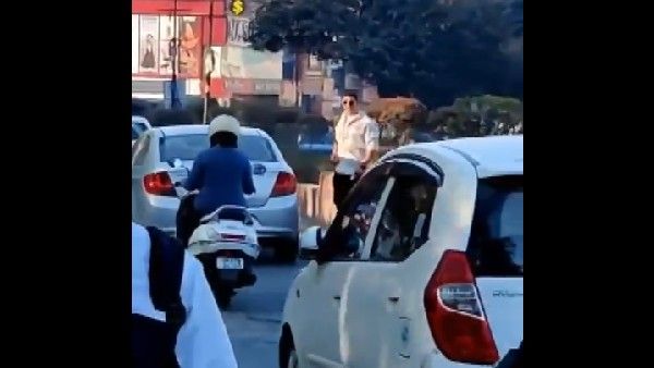 रत्सासन रीमेक की शूटिंग कर रहे हैं अक्षय कुमार? देहरादून में अकेले ही सड़क पार करते हुए आए नजर, Video!