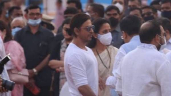 बिहार में शाहरुख खान पर मुकदमा दर्ज, लता मंगेशकर पर फूंक मारने को लेकर हो रहा है विवाद!