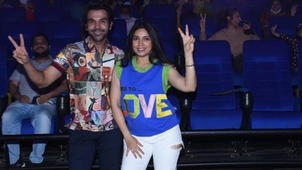 'बधाई दो' की सफलता के बाद फैंस से मिलने थिएटर पहुंचे राजकुमार राव- भूमि पेडनेकर