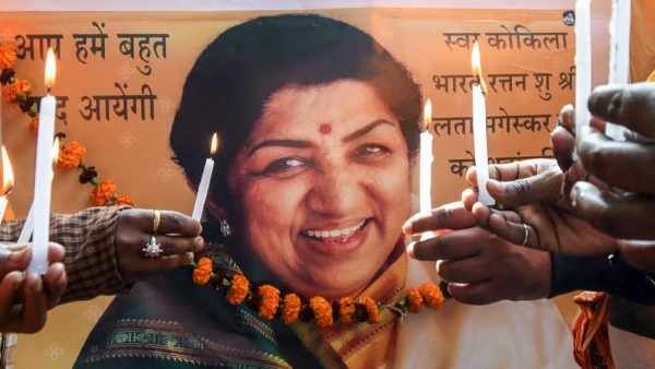 लता मंगेशकर को हर एक्टर ने यूं दी आखिरी विदाई : आज स्वर्ग उनकी आवाज़ से जगमगाएगा, बेहद भावुक ट्वीट्स