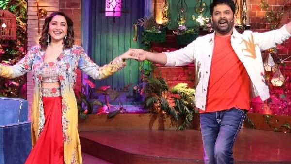 'एक दो तीन' सांग देखने के लिए बुर्का पहनकर माधुरी दीक्षित पहुंची थिएटर, फैंस ने सिक्के उछाले