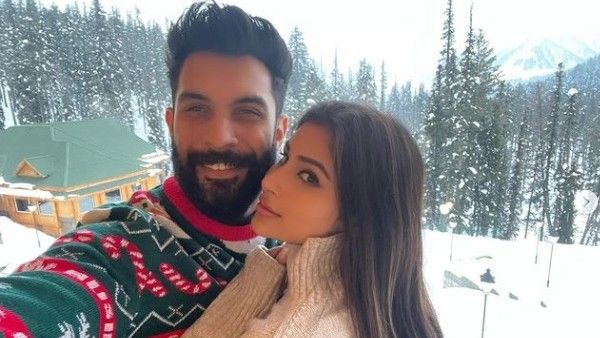 शादी के बाद मौनी रॉय का कश्मीर में हनीमून, पति के साथ दिखाया रोमांस, सबसे HOT दुल्हन