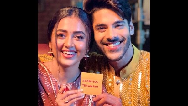 Naagin 6: फैंस के बीच हिट तेजस्वी प्रकाश- सिंबा नागपाल की जोड़ी, दुल्हन बन इतनी खूबसूरत