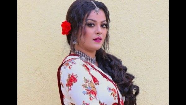 'चोली के पीछे क्या है' गाने पर भोजपुरी एक्ट्रेस निधि झा ने दिखाई ऐसी गर्मी , सेक्सी धाकड़ VIDEO