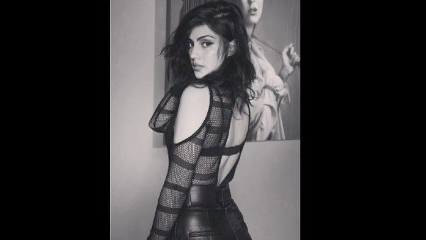 रिया चक्रवर्ती का ट्रांसपेरेंट टॉप में सबसे गर्म फोटोशूट, बोलीं - नई रिया हूं ,डर के बाद भी आगे बढ़ना