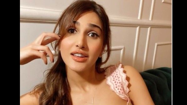 बिकिनी में फोटोशूट करते समय पैंट के साथ वाणी कपूर की ऐसी हरकत, रातों रात वायरल VIDEO