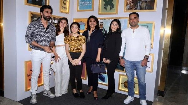 'शर्माजी नमकीन' के निर्माताओं ने ऋषि कपूर की याद में रखी स्पेशल स्क्रीनिंग, कपूर परिवार होगा शामिल!