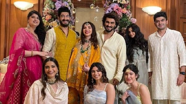 अर्जुन कपूर ने एक वीडियो से अपनी छह बहनों को किया खुश: कपूर सिस्टर्स सोनम, रिया, अंशुला, जान्हवी, खुशी, शनाया