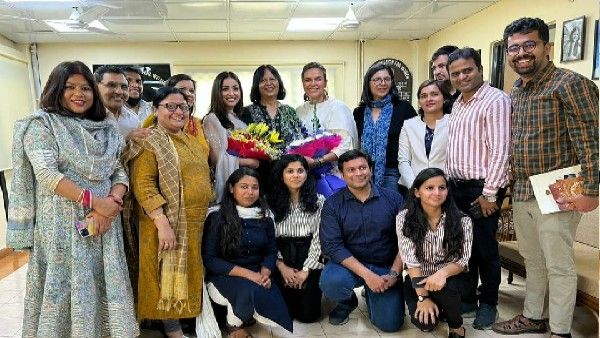 यामी गौतम धर और नेहा धूपिया ने किया दिल्ली महिला आयोग का दौरा!