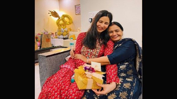 सासू मां की गोद में बैठीं नजर आईं कैटरीना कैफ, विकी कौशल ने साझा की सबसे प्यारी तस्वीर!