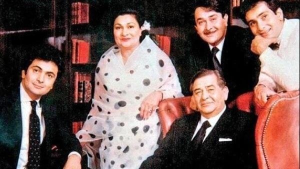 शर्माजी नमकीन के बाद उन्होंने पापा को कॉल लगाने को कहा: रणबीर कपूर ने की रणधीर कपूर की भूलने की बीमारी पर बात