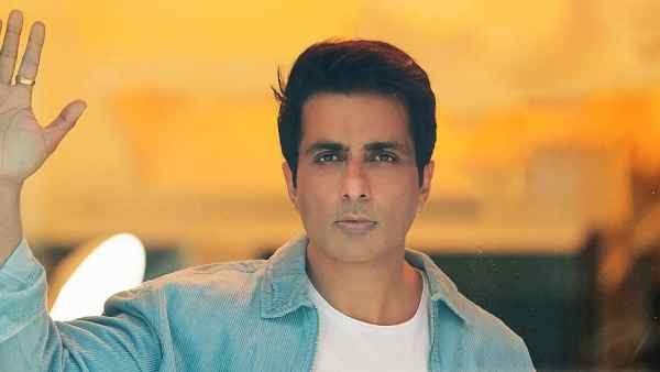 सोनू सूद ने यूक्रेन में फंसे भारतीय छात्रों को सुरक्षित निकाला, छात्रों ने वीडियो बनाकर दिया धन्यवाद