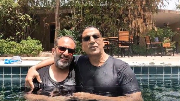 अक्षय कुमार ने स्विमिंग पूल से साझा किया वीडियो, साथ नजर आए 'अतरंगी रे' निर्देशक आनंद एल राय!