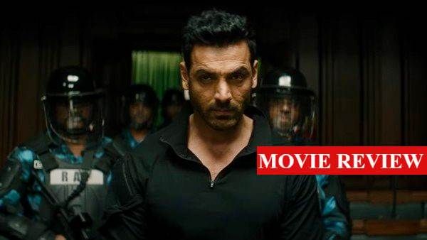अटैक फिल्म रिव्यू- साइंस और देशभक्ति का मिक्स परोसने की कोशिश करते हैं जॉन अब्राहम, दोनों में फेल