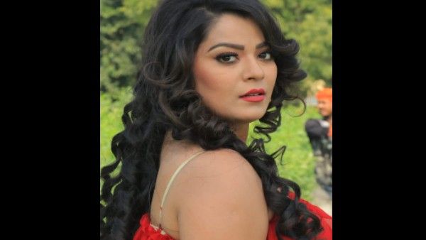 शादी से पहले भोजपुरी एक्ट्रेस निधि झा ने सेक्सी तस्वीरों से गिराई बिजली, नजर नहीं हटा पायेंगे