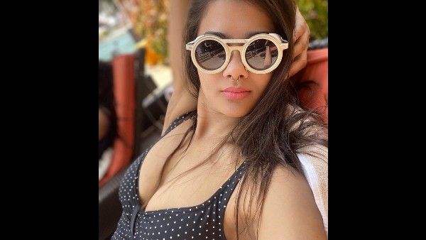 बिकिनी में भोजपुरी एक्ट्रेस नम्रता मल्ला ने दिखाया अपना सेक्सी फिगर, फोटोशूट अकेले में देखिए