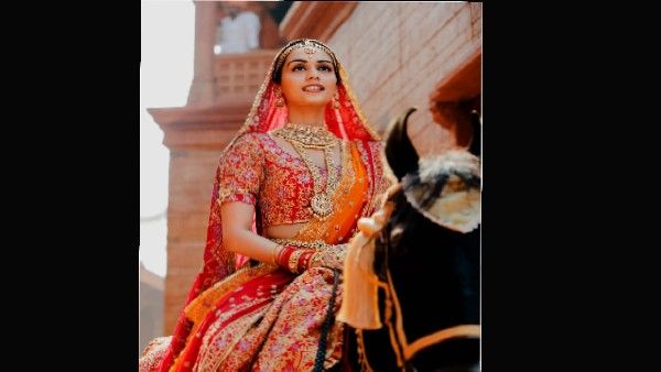 पृथ्वीराज की वेडिंग सीक्वेंस के लिए मानुषी को 25 लोगों ने मिलकर 3 घंटे में तैयार किया!