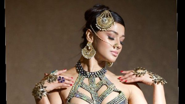 भोजपुरी एक्ट्रेस नम्रता मल्ला ने देसी बिकिनी के साथ कराया सबसे सेक्सी फोटोशूट , बवाल VIDEO