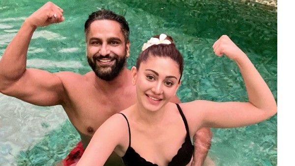 कांटा लगा गर्ल शेफाली जरीवाला का ब्लैक बिकिनी में पति के साथ कातिलाना फोटोशूट VIRAL