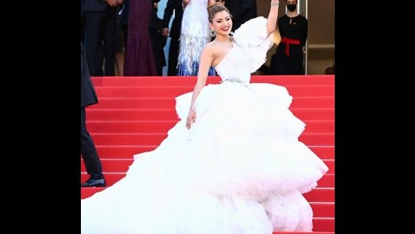 कांस फिल्म फेस्टिवल में उर्वशी रौतेला ने पहना 3 करोड़ का गाउन, देखते ही उड़ेगे होश!