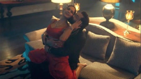 रिलीज हुई 'आश्रम 3' सीरीज, ईशा गुप्ता ने बॉबी देओल के साथ दिए कई बोल्ड सीन्स!