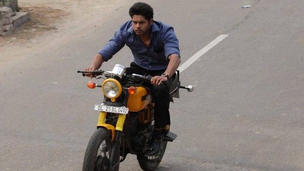 निकम्मा फिल्म एक्टर अभिमन्यु दसानी ने चलाई बाइक, कॉलेज में हुआ था एक्सीडेंट