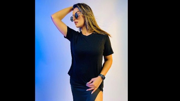 भोजपुरी इंडस्ट्री की सबसे महंगी एक्ट्रेस बन गईं अक्षरा सिंह, सेक्सी फोटो से दिखाया जलवा