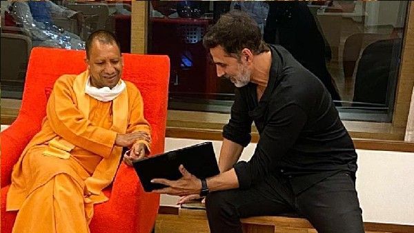 अक्षय कुमार ने योगी आदित्यनाथ के लिए रखी सम्राट पृथ्वीराज की खास स्क्रीनिंग, लोगों ने किया टार्गेट