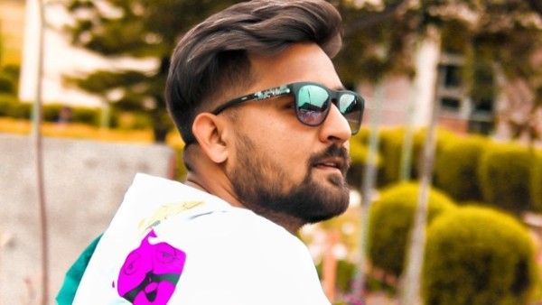 जोश कंटेंट क्रिएटर मनवाल अपने कूल म्यूजिक वीडियो से बना रहे हैं पहचान!