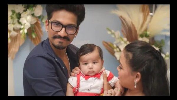 कॉमेडियन भारती सिंह ने दिखाया अपने बेटे गोला का चेहरा, मां की डुप्लीकेट कॉपी देख फैंस हैरान VIDEO