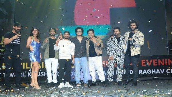 टीम एक विलेन रिटर्न्स ने मुंबई में एक मजेदार म्यूजिकल इवनिंग में प्रशंसकों का दिल जीता