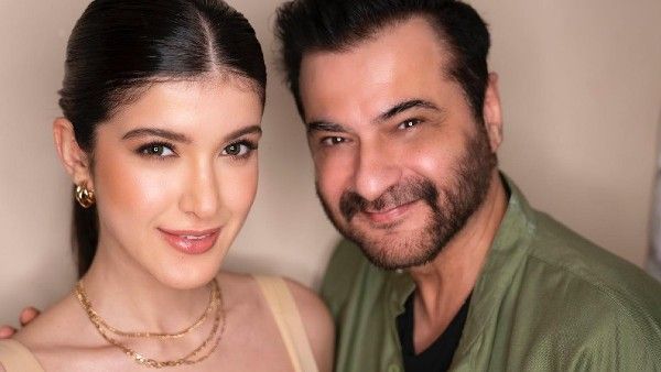 शनाया कपूर 8 सालों से ले रहीं एक्टर बनने की ट्रेनिंग, पिता संजय कपूर ने किया खुलासा