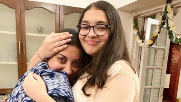 केंद्रीय मंत्री और एक्ट्रेस स्मृति ईरानी की बेटी पर गैरकानूनी काम करने का आरोप ! जानिए डिटेल