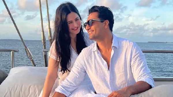 क्या इस तस्वीर में विकी कौशल ने कैटरीना कैफ का बेबी बंप छिपाया, Holiday Pics पर फिदा हुए फैन्स