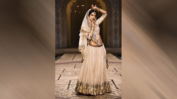 जन्माष्टमी पर अपनी प्ले लिस्ट में जरूर शामिल करें हिन्दी फिल्मों के ये गाने