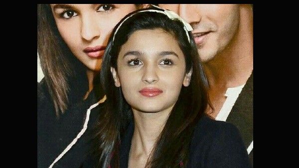 आलिया भट्ट ने डेब्यू फिल्म 'स्टूडेंट ऑफ द ईयर' के लिए ली थी इतनी फीस, जानकर चौंक जाएंगे आप