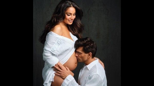बिपाशा बसु -करण सिंह ग्रोवर बनेंगे माता-पिता, बेबी बंप के साथ रोमांटिक फोटो- हमारे जीवन की नई रोशनी