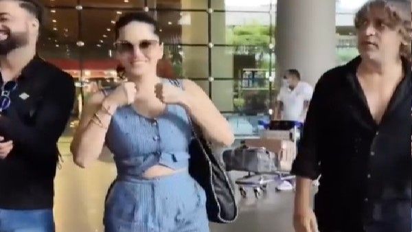 एयरपोर्ट पर सनी लियोन ने कैमरामैन से पूछा ऐसा सवाल कि फैंस हो गए खुश!