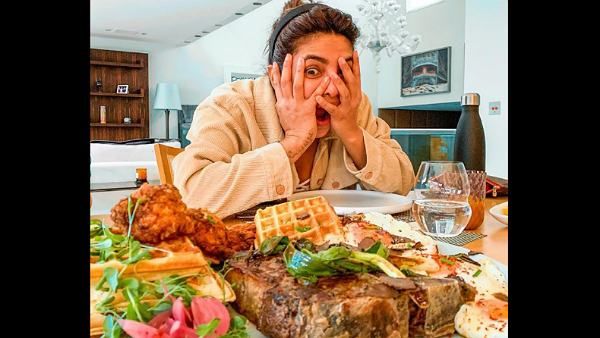 बॉलीवुड के वो स्टार्स जो हैं खाने के शौकिन, जानिए क्या है उनकी पसंदीदा डिश