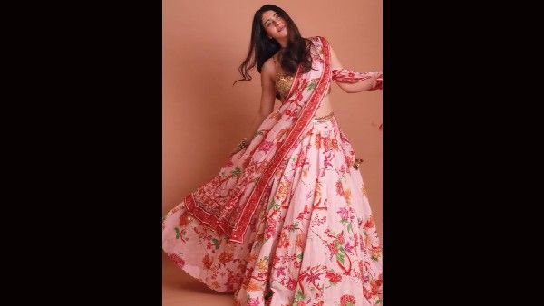 वरीना हुसैन ने पहनी 70 हजार की ड्रेस, वायरल हो रही है तस्वीर, Pic!