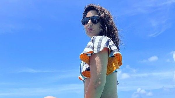 Hina Khan Bikini Photo - वेकेशन पर हिना खान का सेक्सी फोटोशूट, दिखीं सबसे Bold