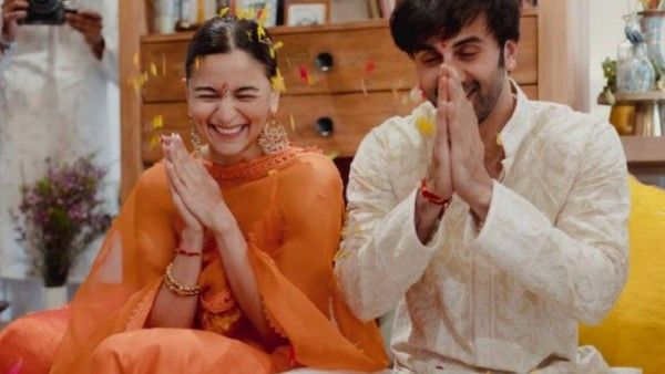 रणबीर कपूर ने बताया आलिया भट्ट का ये बेडरूम सीक्रेट, कहा - झेल जाते हैं, आलिया ने भी किया हिसाब बराबर