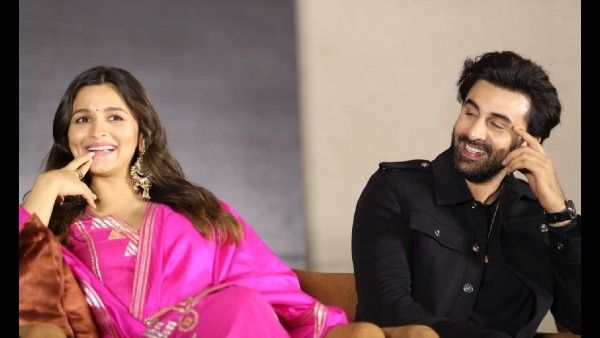 क्या रणबीर कपूर ने नहीं लिए 'ब्रह्मास्त्र' के लिए पैसे? अयान ने शेयर की आलिया भट्ट की फीस