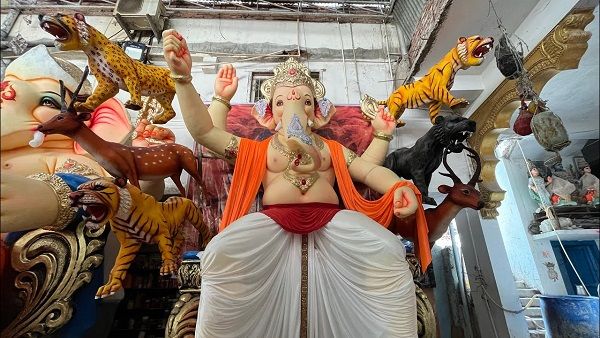 आरआरआर से लेकर बाहुबली तक, फिल्मी अंदाज में पधारे गणपति बप्पा