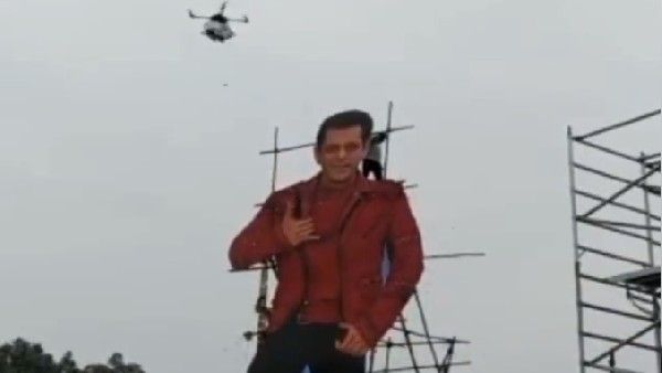 ड्रोन से सलमान खान के विशाल कट-आउट पर बरसाए गए फूल, वीडियो हुआ Viral!