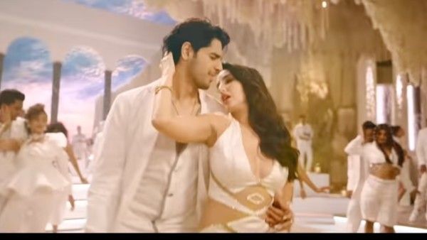 थैंक गॉड मनिके सॉन्ग: अजय देवगन ने रोका लेकिन नोरा फतेही को देख सिद्धार्थ मल्होत्रा खुद को रोक नहीं पाए