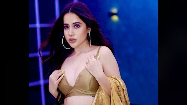 बिना अंडरगारमेंट के उर्फी जावेद ने किया सेक्सी वॉक, Video देख लोगों ने बोला बेशर्म, हवा चला दो