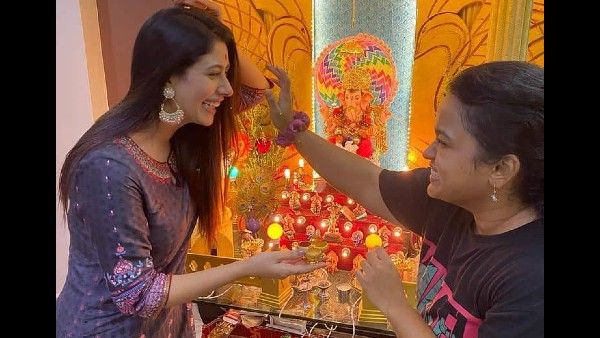 सलमान खान की एक्ट्रेस वरीना हुसैन को गणपति दर्शन के लिए किया जमकर ट्रोल- पैसे के लिए झुक जाती है