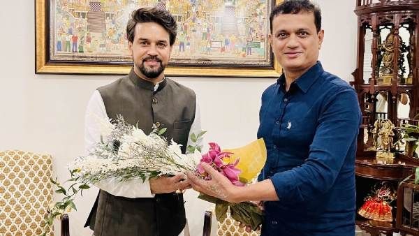 केंद्रीय मंत्री अनुराग ठाकुर ने होम्बले फिल्म्स Kantara की टीम से की मुलाकात, दी शुभकामनाएं- Photos